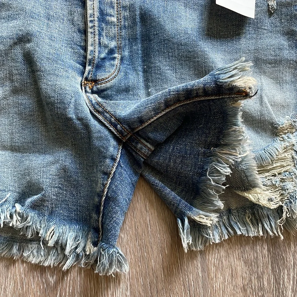 NWT (Revolve) Edyson Delon high rise womens shorts - med wash- sizes 26, 28, 29 - Picture 6 of 6